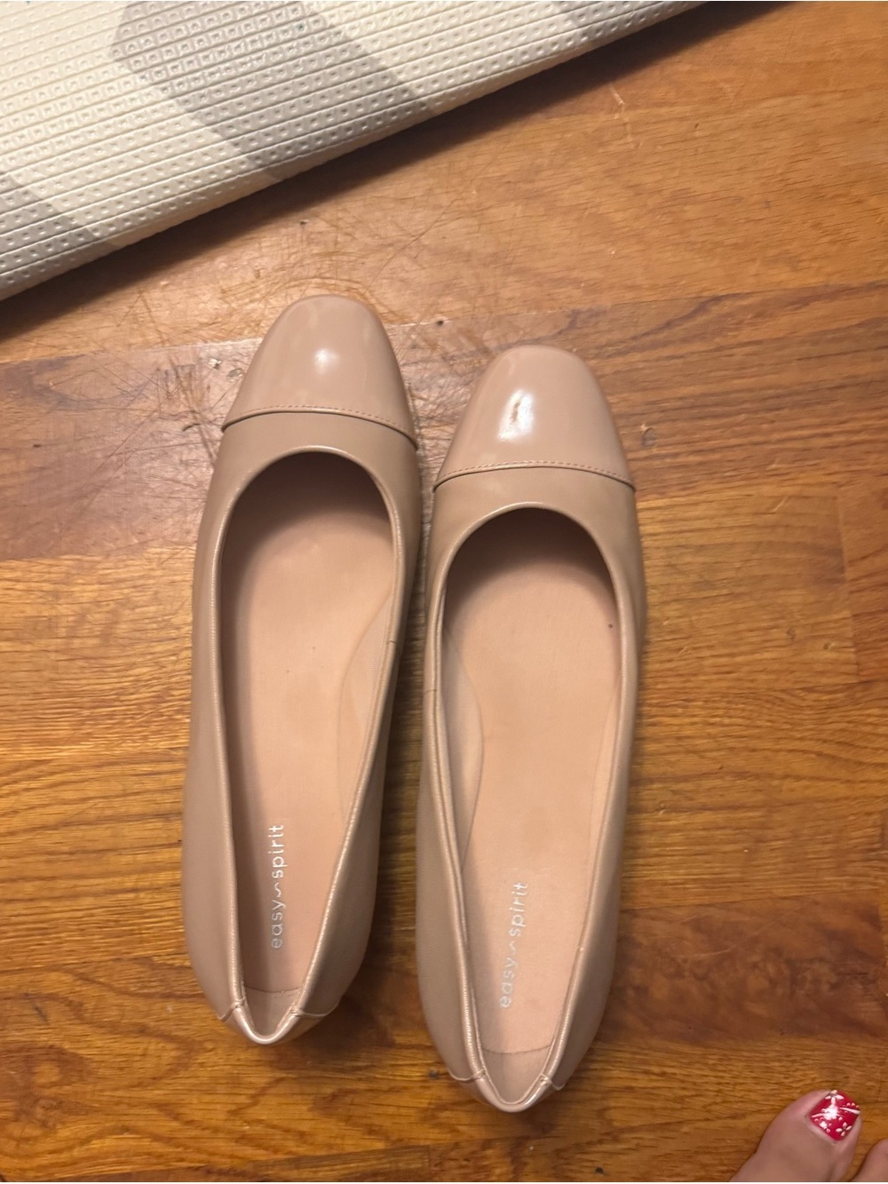 Easy Spirit Beige Nude Cap-Toe Ballet Flats
